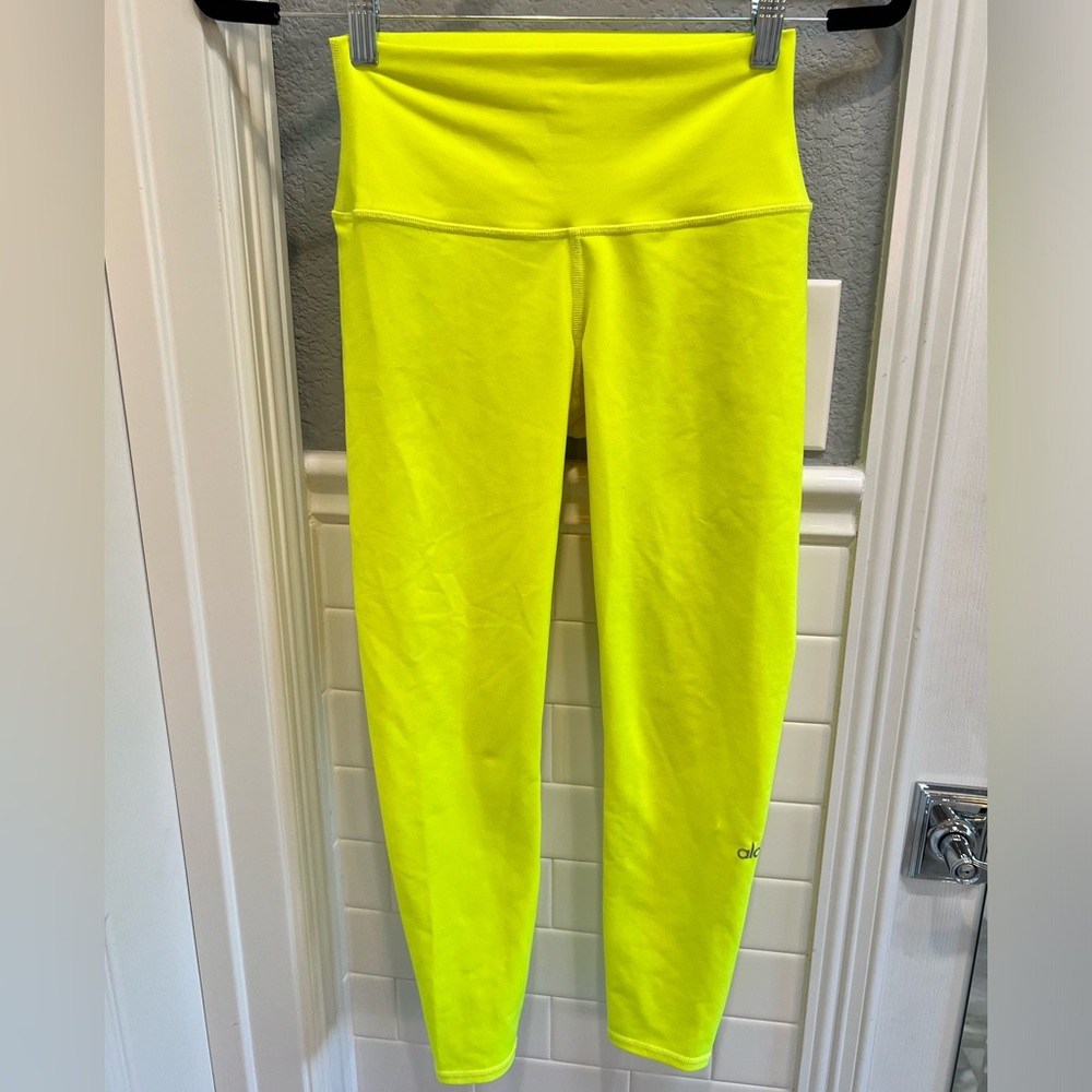 Alo highlighter yellow legging XS, like new